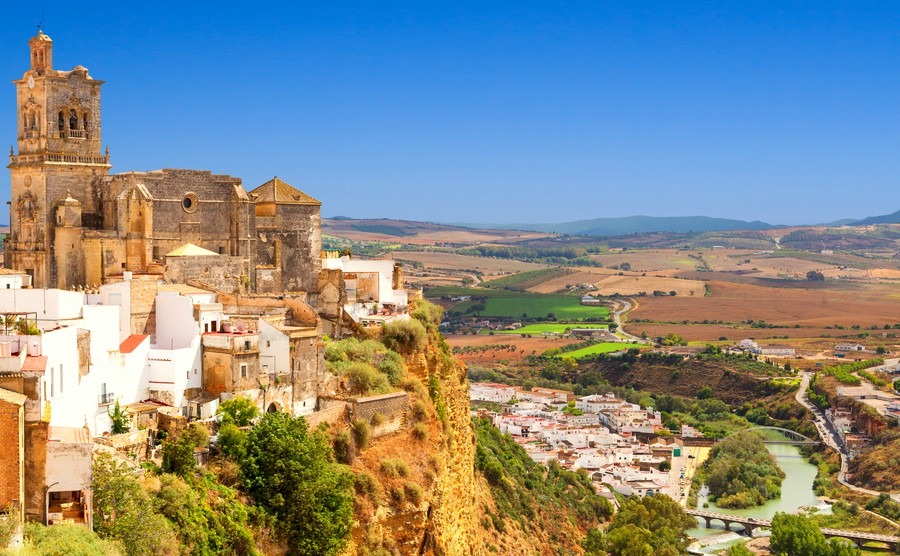 arcos-de-la-frontera-white-town-built-on-a-rock-along-guadalete-river-in-the-province-of-cadiz-spain