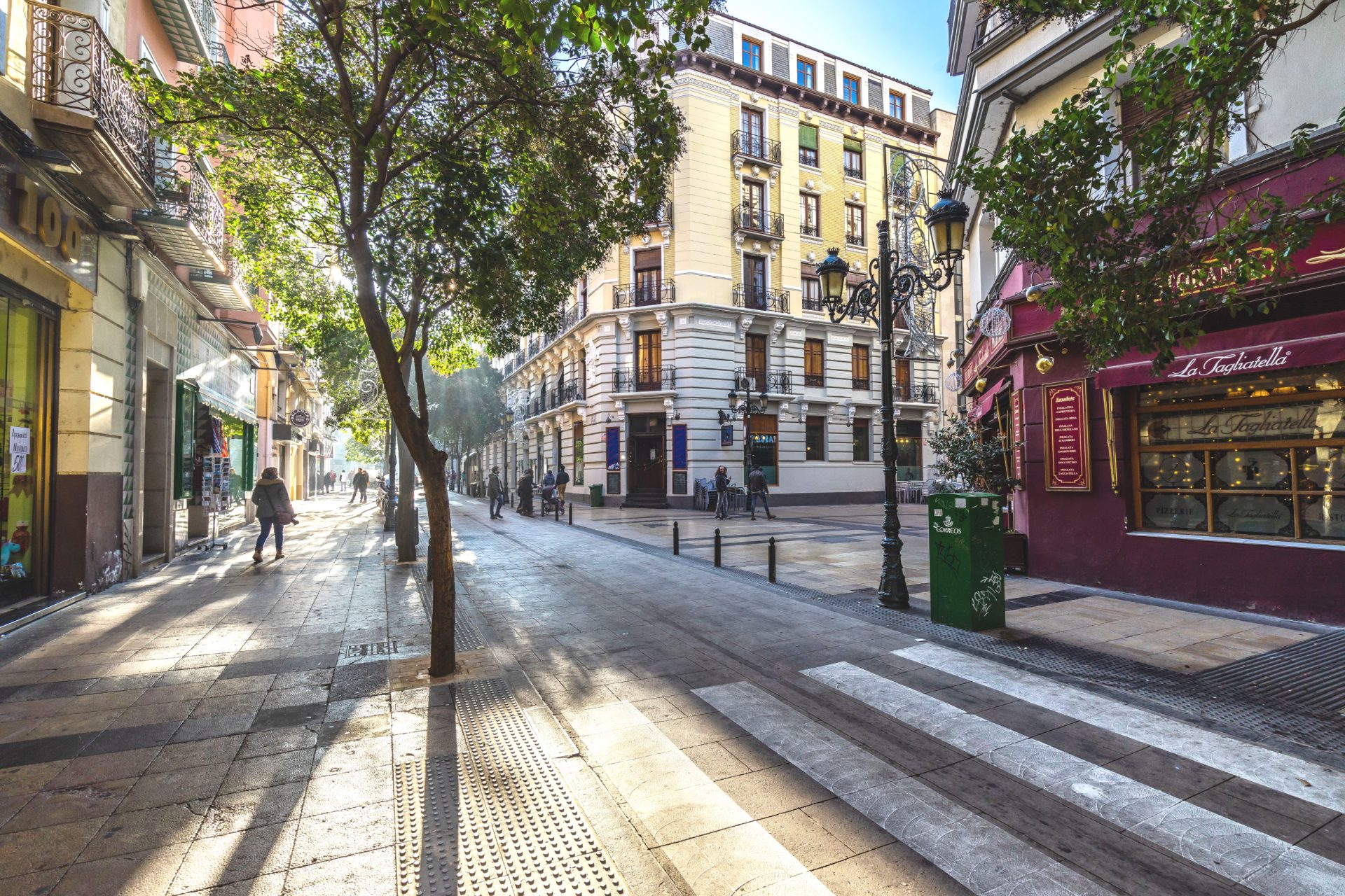 Attractive apartment buildings and cafes in Zaragoza’s old town