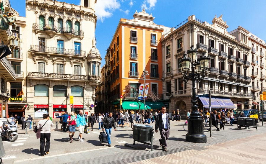 barcelona-spain-march-28-picturesque-houses-at-la-rambla-in-march-28-2013-in-barcelona-spain-street-in-central-barcelona-between-el-raval-and-barri-gotic-districts