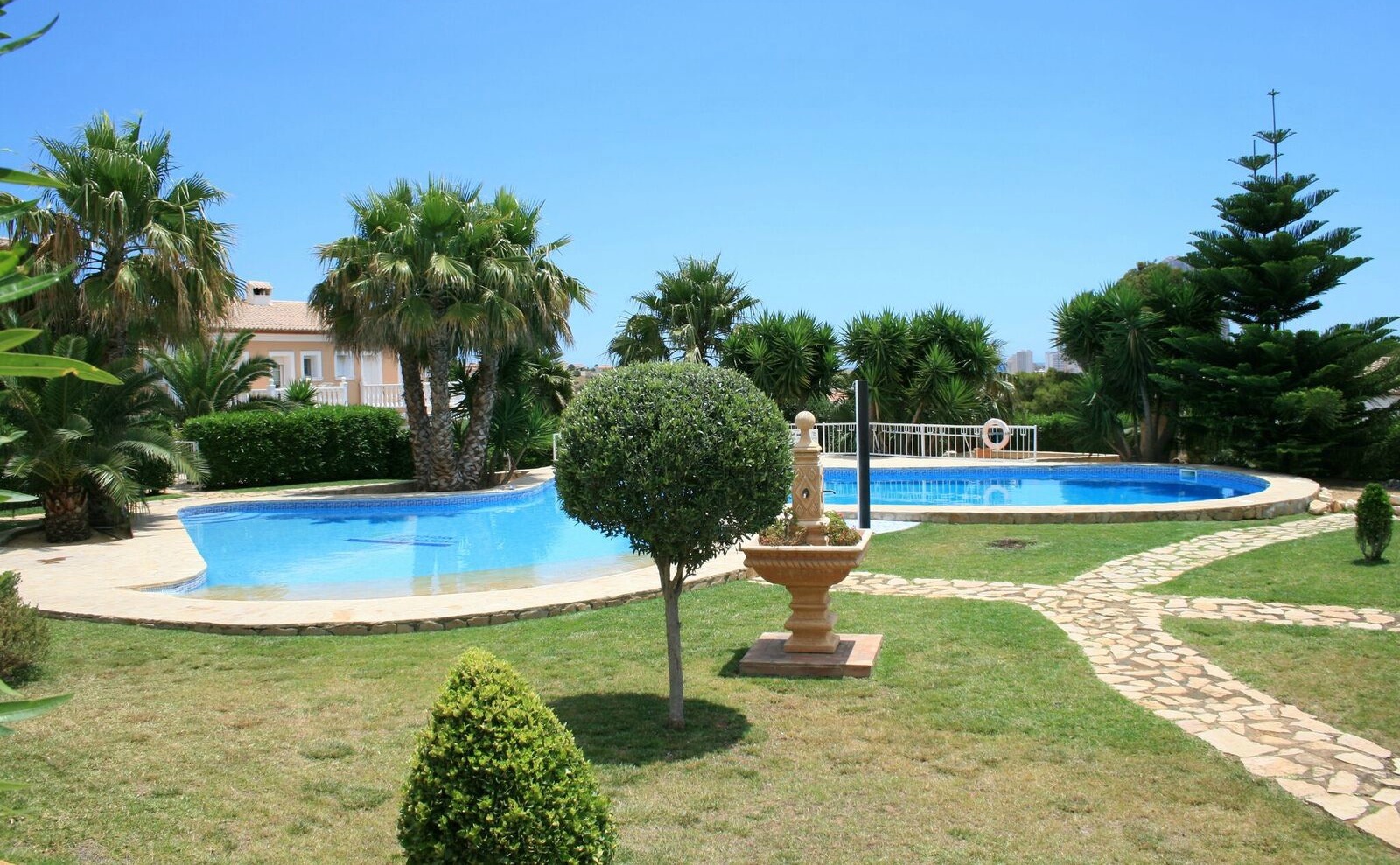 Click on the image to view this townhouse on the Costa Blanca.