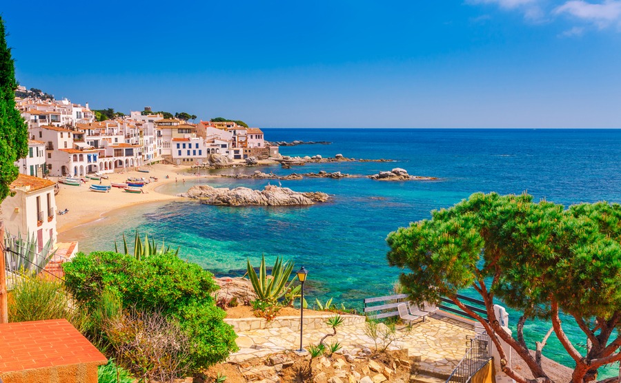 Spanish coastal areas are still seeing a strong demand from buyers overseas.