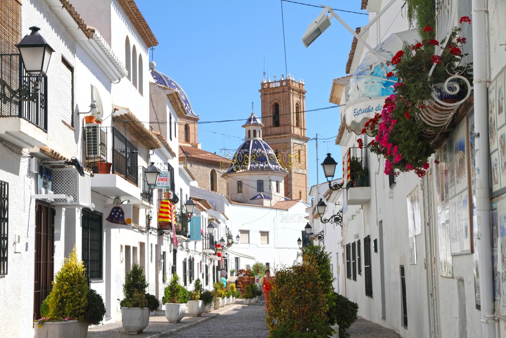 In Altea, you'll find a really authentic Spanish town with traditional white houses | Buying property in the north of the Costa Blanca