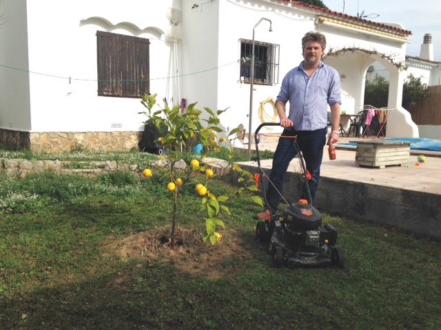 Lawnmowers and lemons: our Easter in the Costa Brava