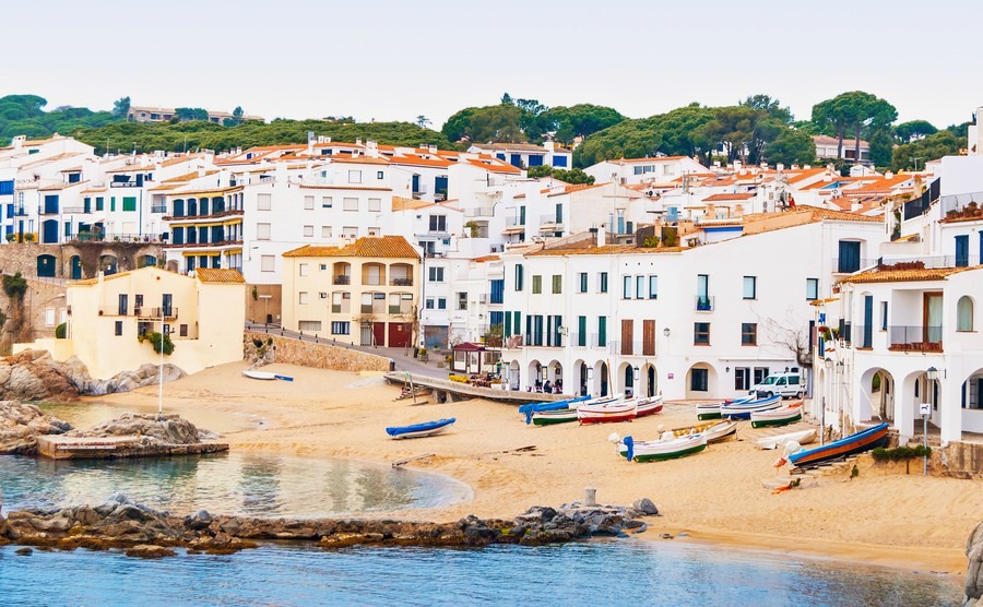 mediterranean-village-calella-de-palafrugell-spain