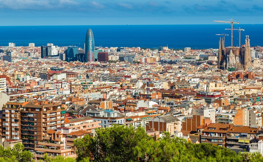 panoramic-view-of-barcelona-from-park-guell-in-a-summer-day-in-spain