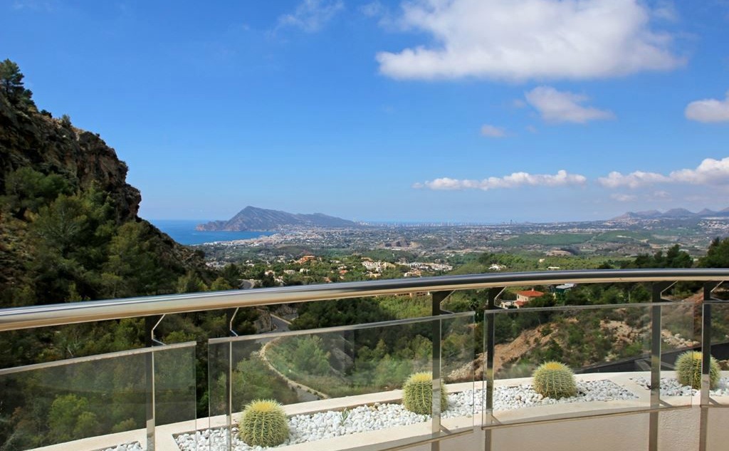 This four-bedroom villa offers panoramic views down to the sea from the Altea Hills.