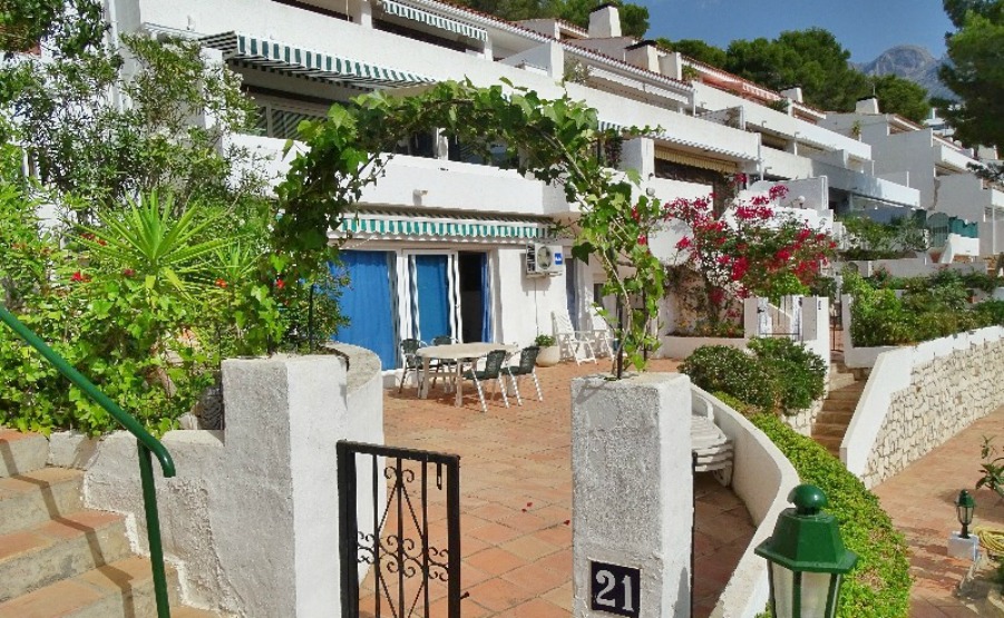 A beautiful, two-bedroom bungalow in Altea. Click on the image to view this property on the north Costa Blanca.