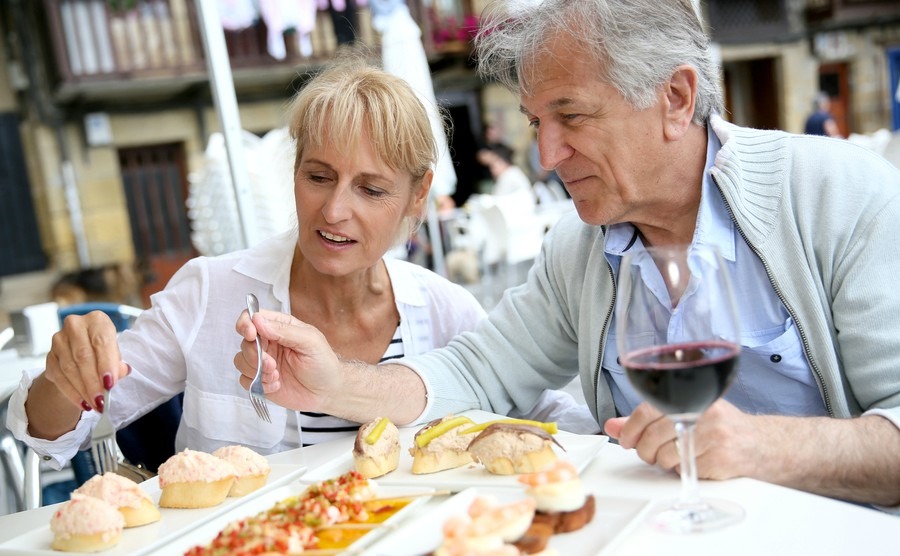 senior-couple-eating-spanish-fingerfood-in-spain