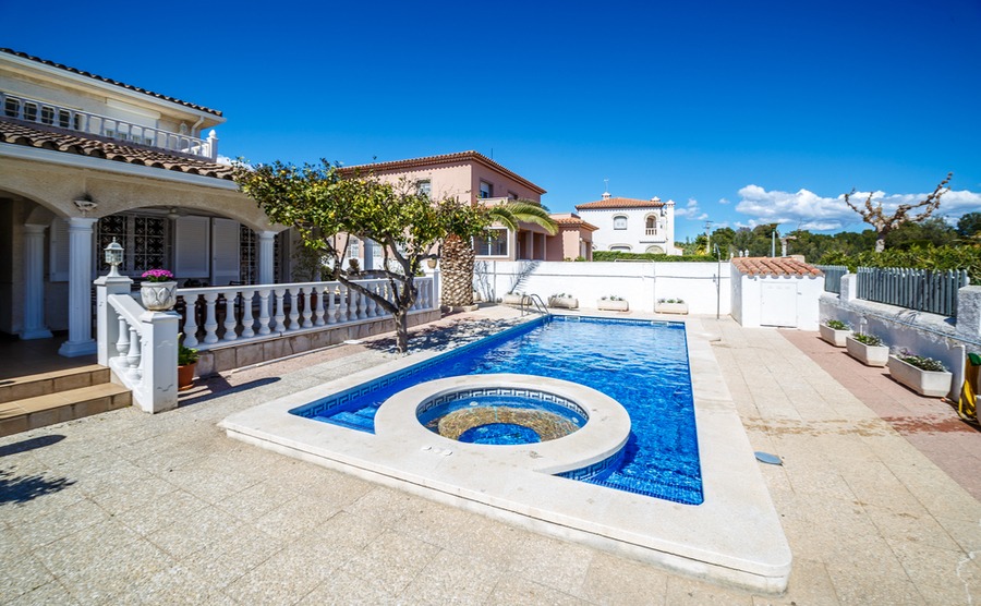 Holiday home insurance in Spain is an important component of renting out your property.