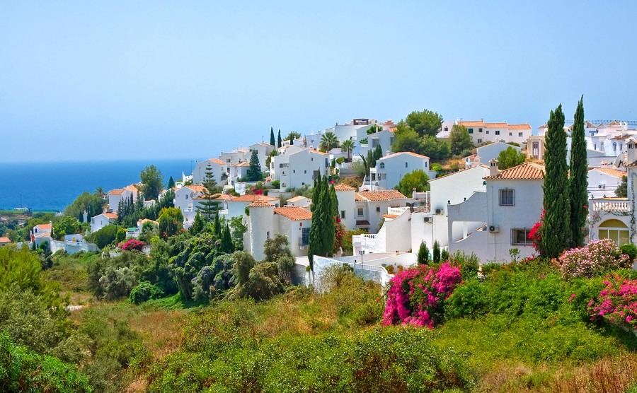 British flock to Spain in ever greater numbers