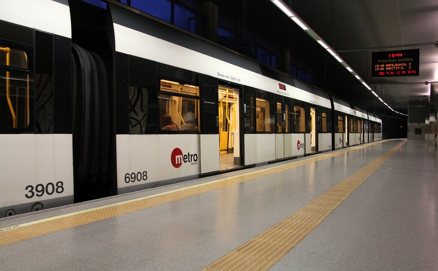 Life's a beach for commuters in Valencia – the metro is to get an extra line after a few false starts.