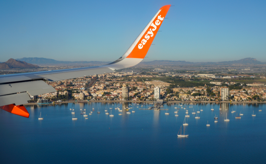 A plane arrives in Murcia (Sarnia / Shutterstock.com)