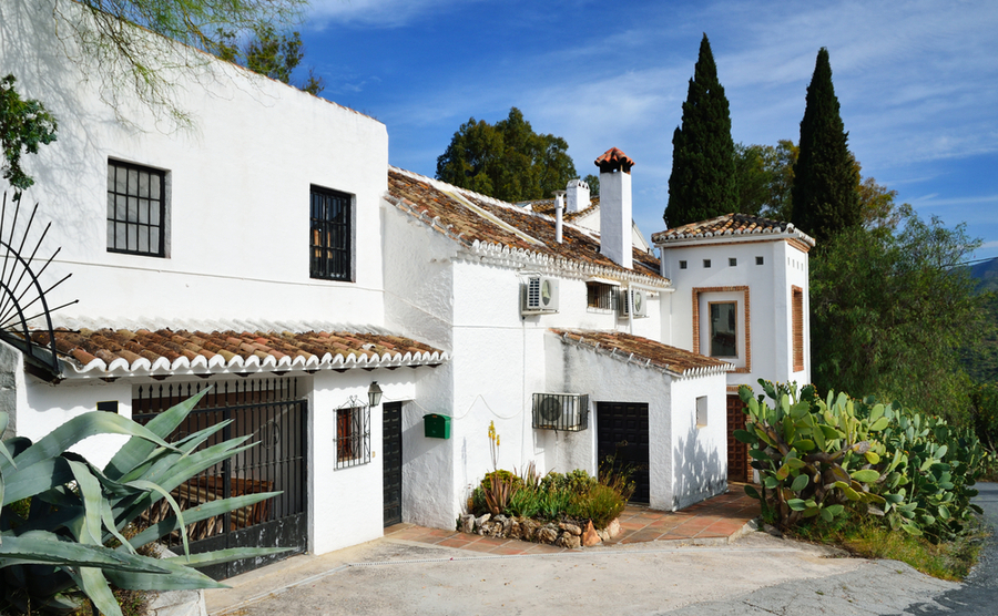 Which Spanish region has the lowest taxes for property owners?