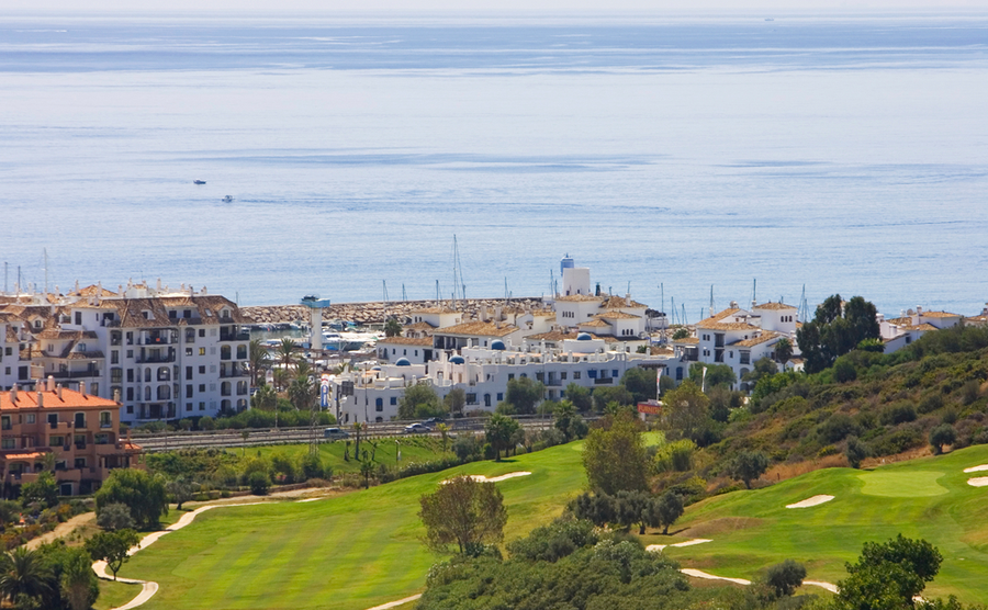 Spanish golf by sea