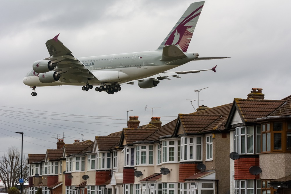 Qatar Airbus lands at Heathrow