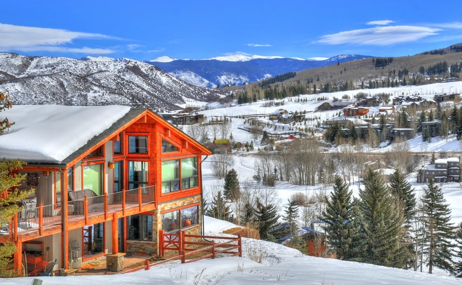 beautiful-colorful-landscape-in-snowmass-a-ski-resort-with-a-background-of-a-small-residential-area-small-huts-surrounded-by-trees-hdr-image-in-aspen-colorado