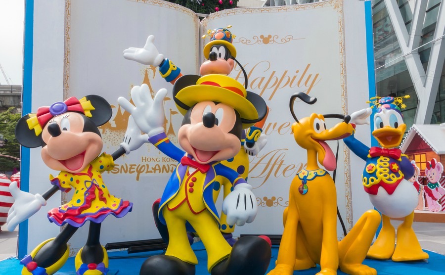 disney-character-during-christmas-festival