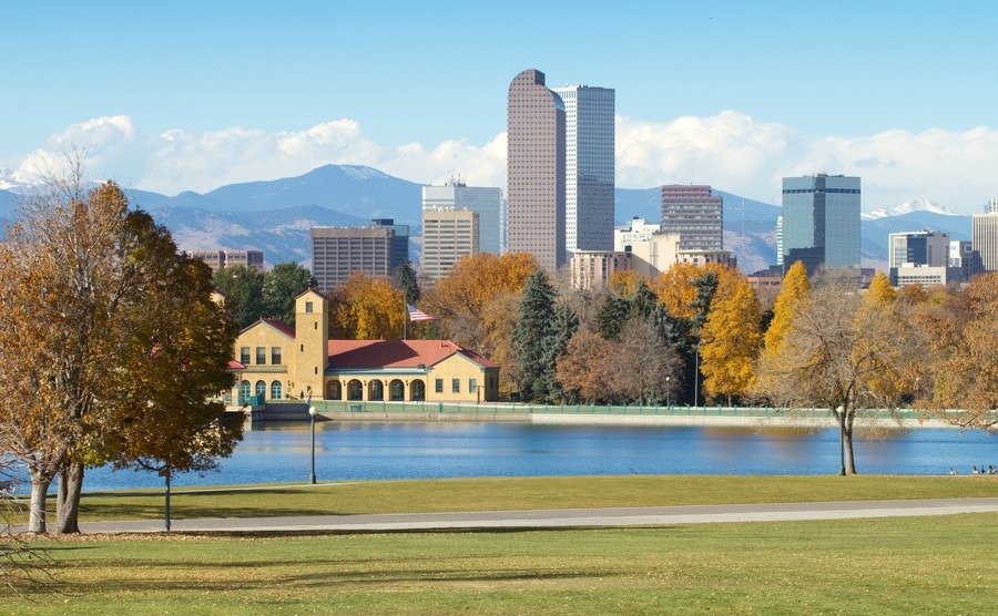 downtown-denver-skyline-on-a-bright-autumn-morning-with-city-park-in-the-foreground