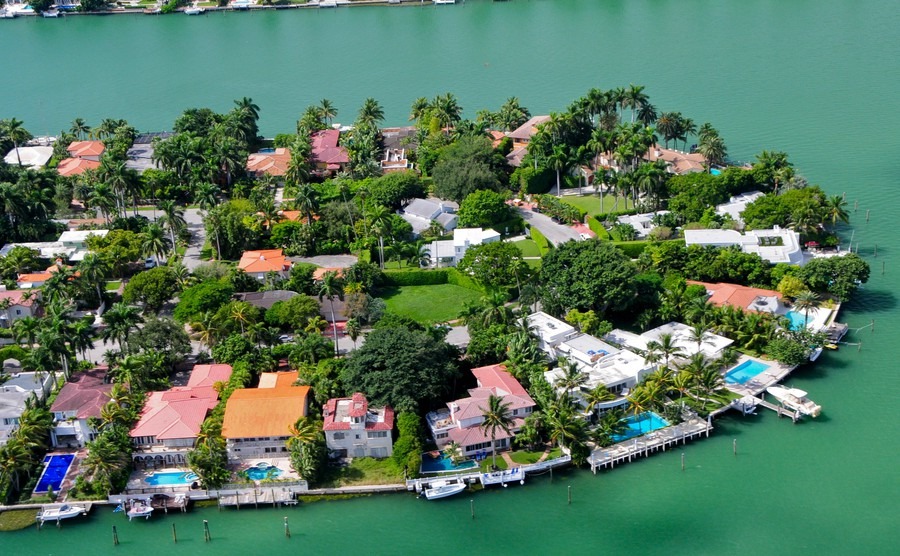 luxurious-homes-on-venetian-islands-miami-beach-florida-usa