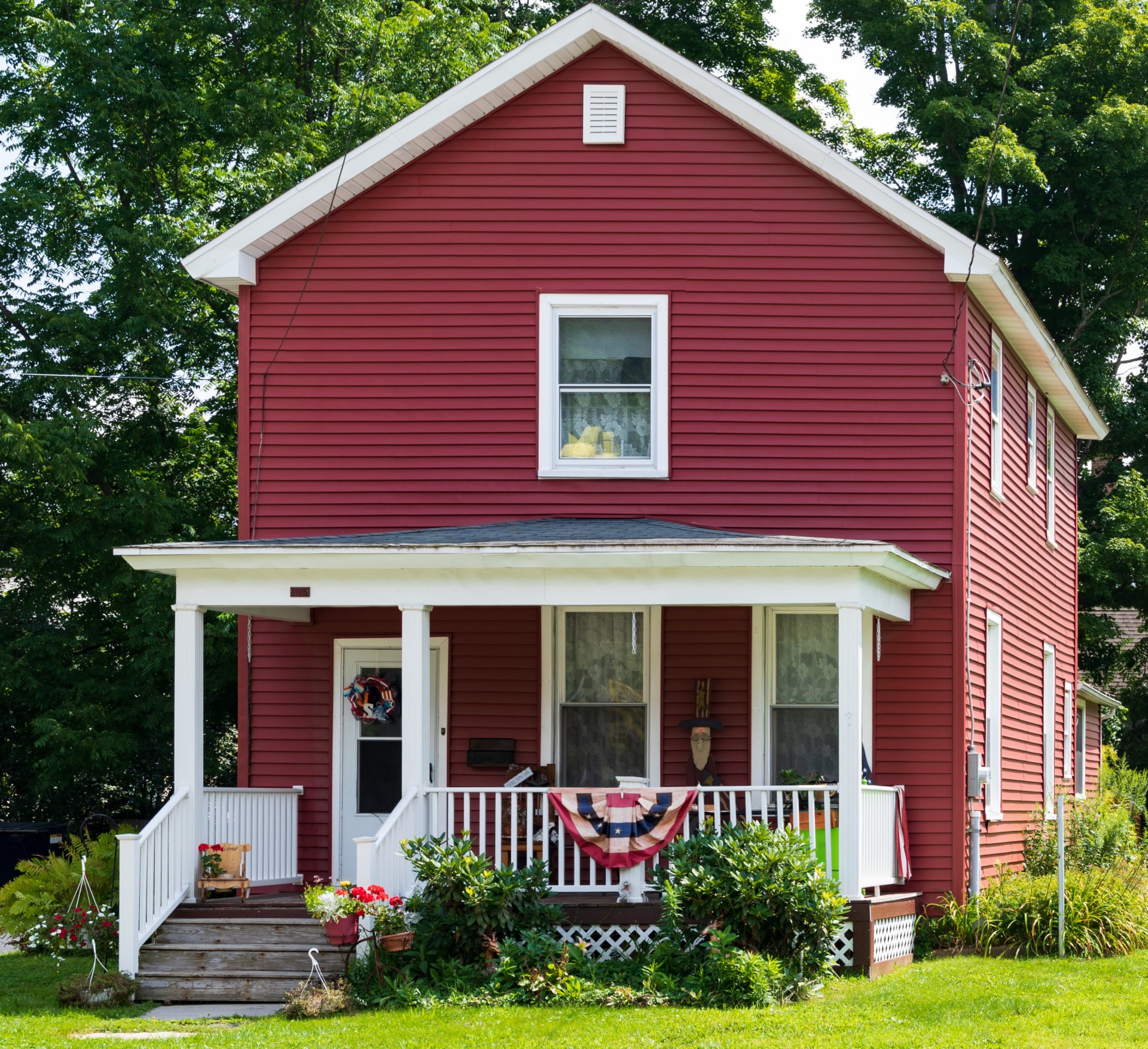 A shotgun house is long and narrow. Traditionally, they'd have matching ones built very close, but, if they've been demolished on either side, you can get yourself a long garden plot.