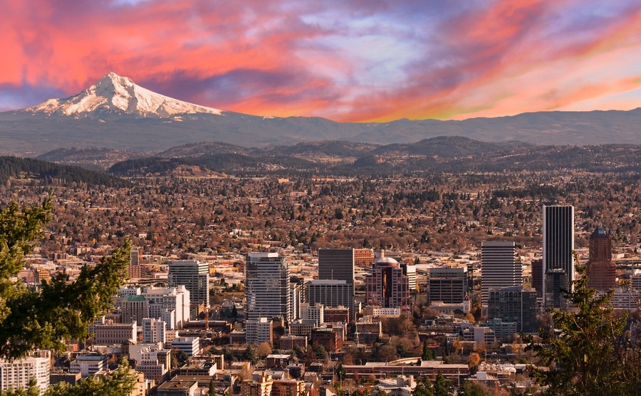 sunrise-view-of-portland-oregon-from-pittock-mansion
