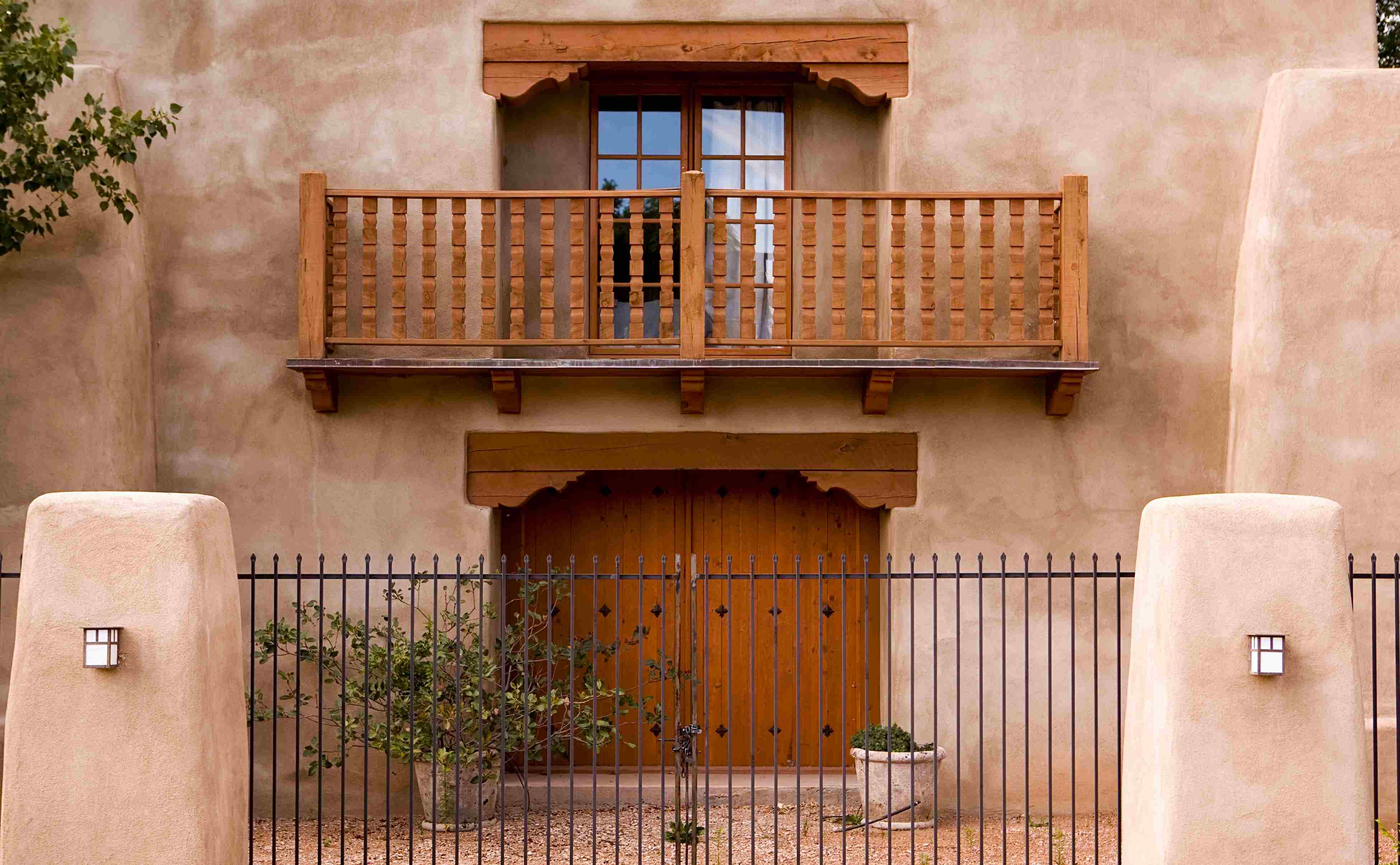 USA property like this home in New Mexico can exhibit vernacular features, making them an interesting choice for expats.