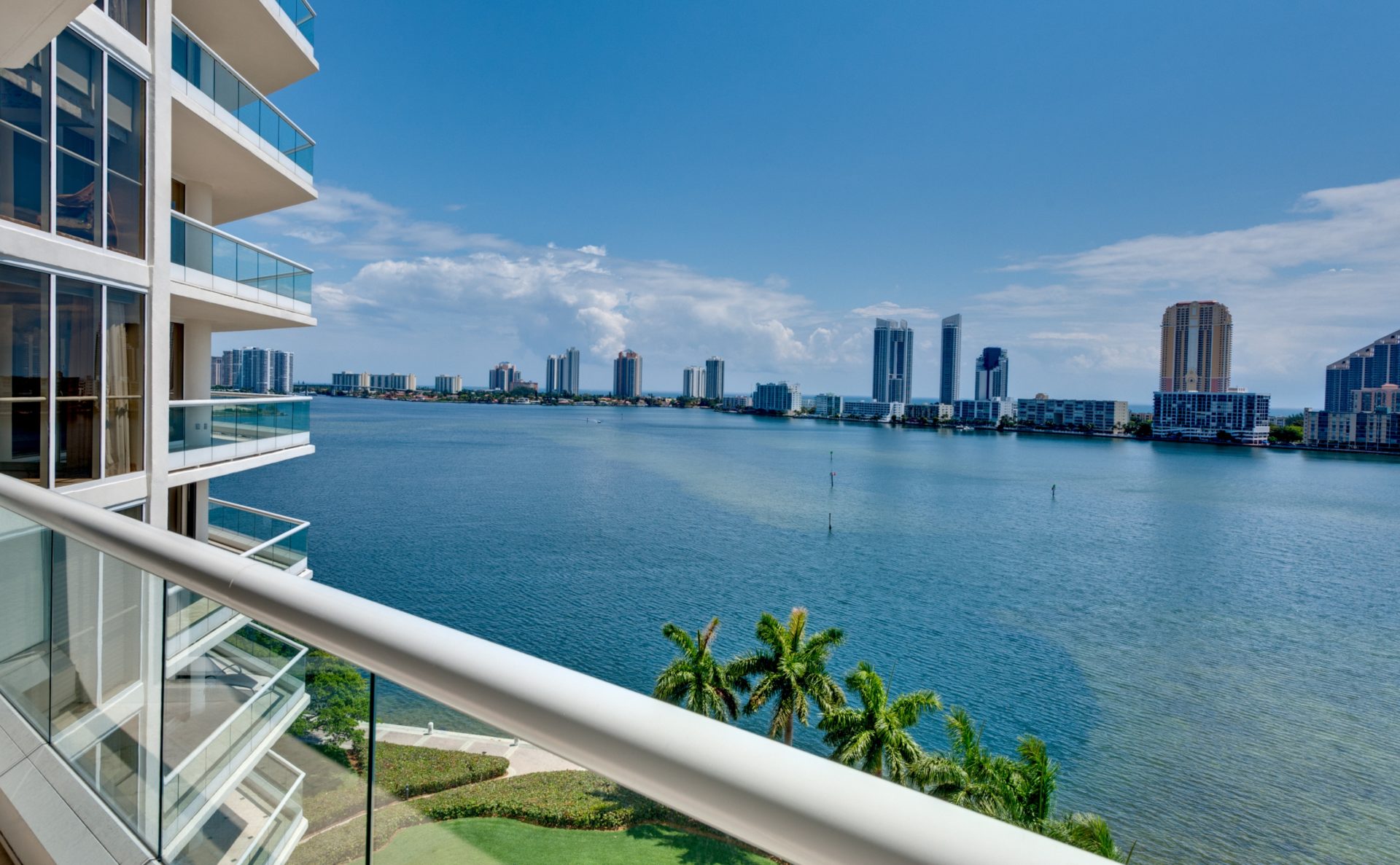 A picture of an apartment in Miami – a good example of the kind of USA property an expat could buy.